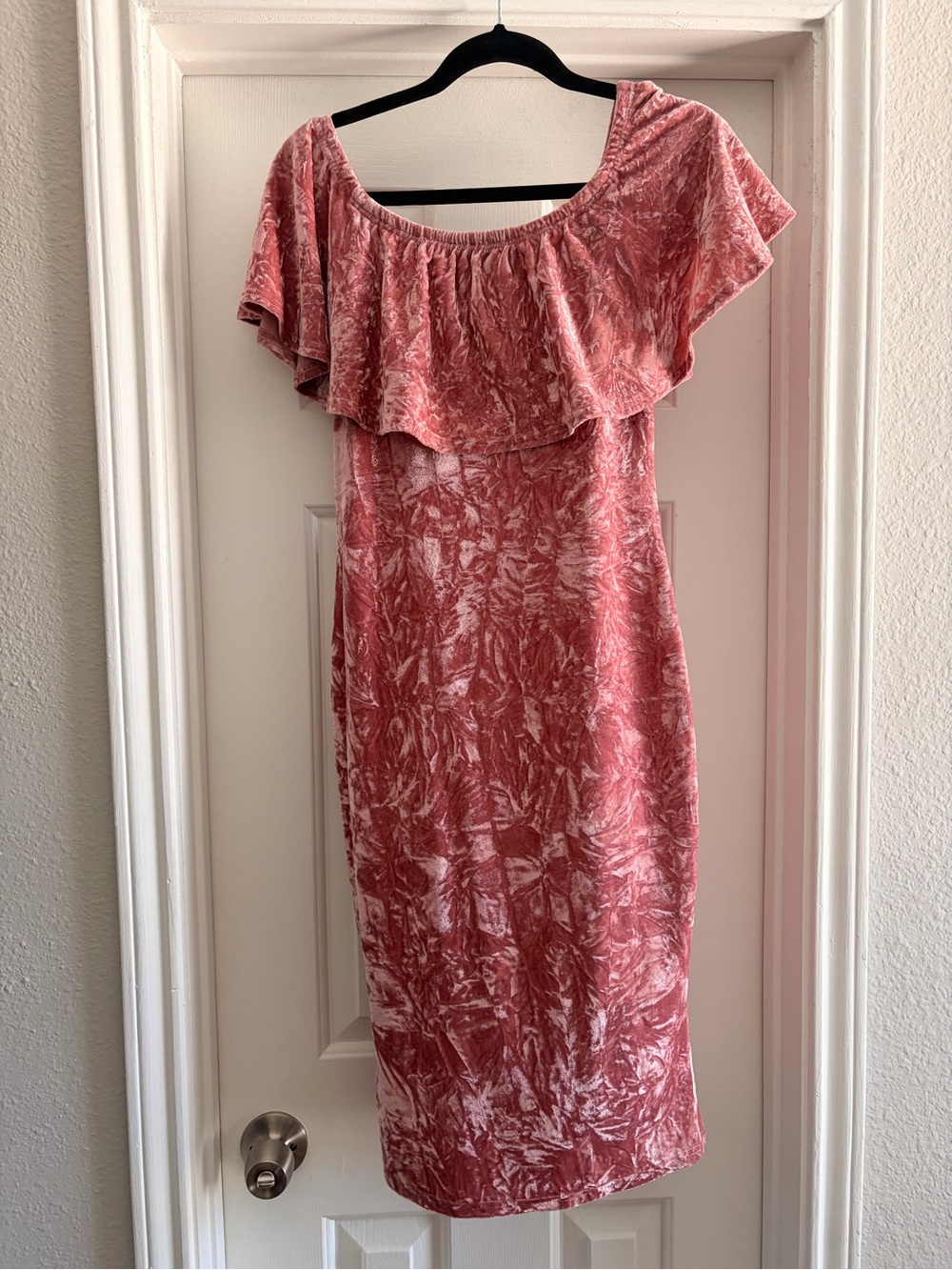 Off-Shoulder Velvet Midi Dress in Dusty Rose